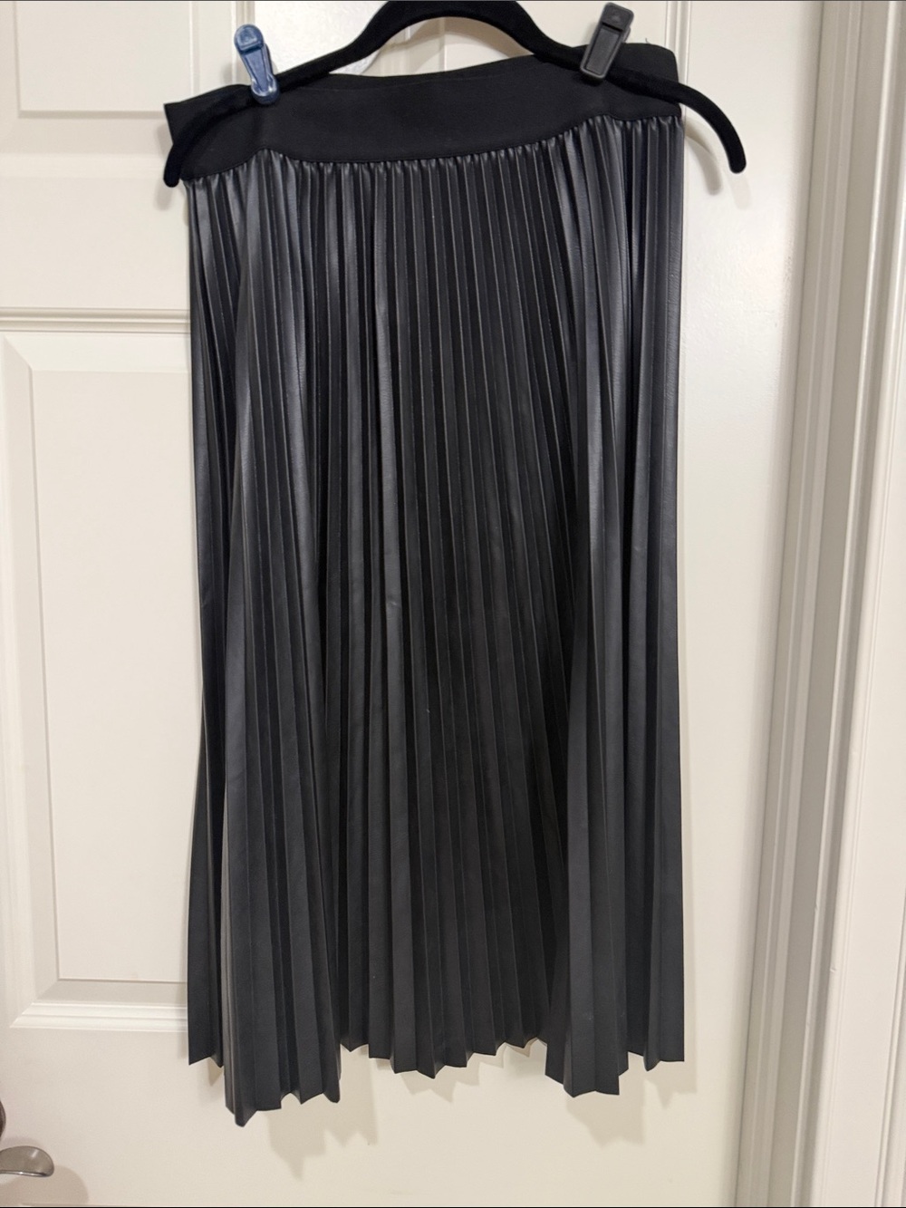 Simply Vera Vera Wang Black Pleated Midi Skirt
